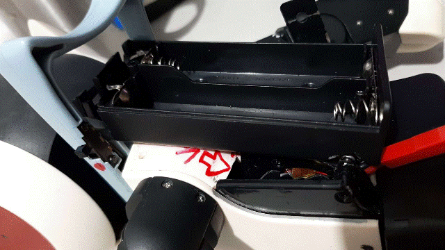 Robi2023.02.02_04_改造測試零件：拆解[帶開關的電池盒長度約90mm]=構思三點固定=似乎可行？.gif